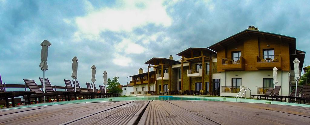 Irene'S Resort Káto Loutrákion Exterior foto